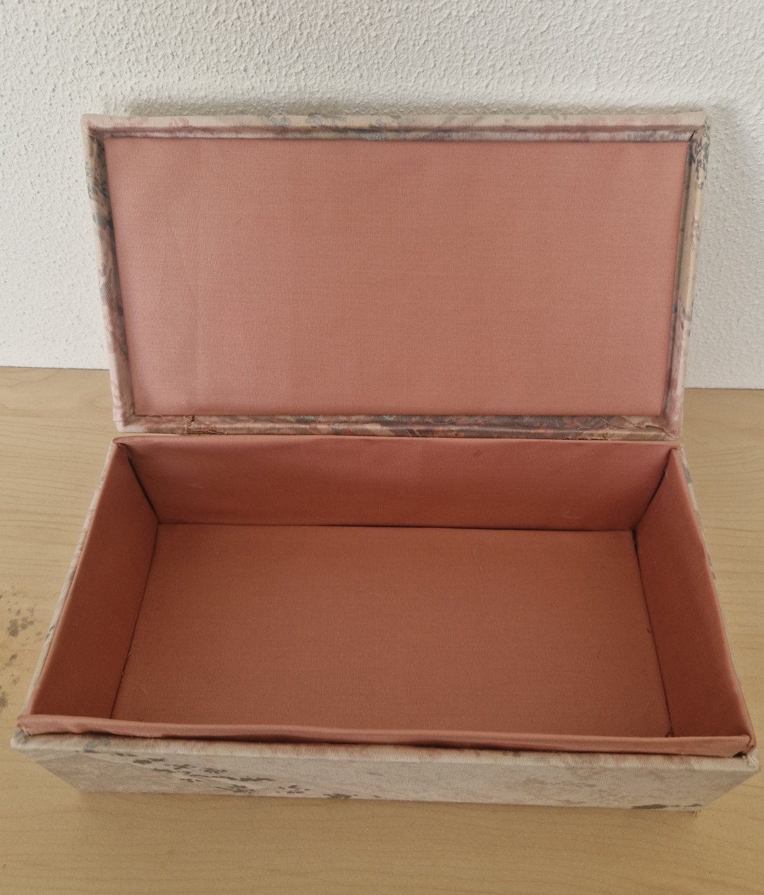 Handgemaakte gevoerde doos met clowntje, 26x14x9 cm