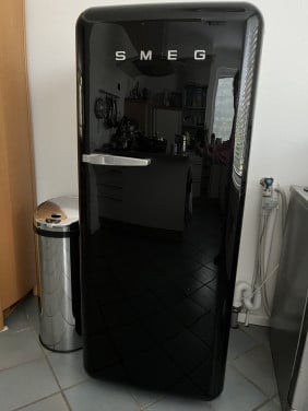Zwarte Smeg koelkast