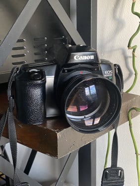 Canon EOS 1000F