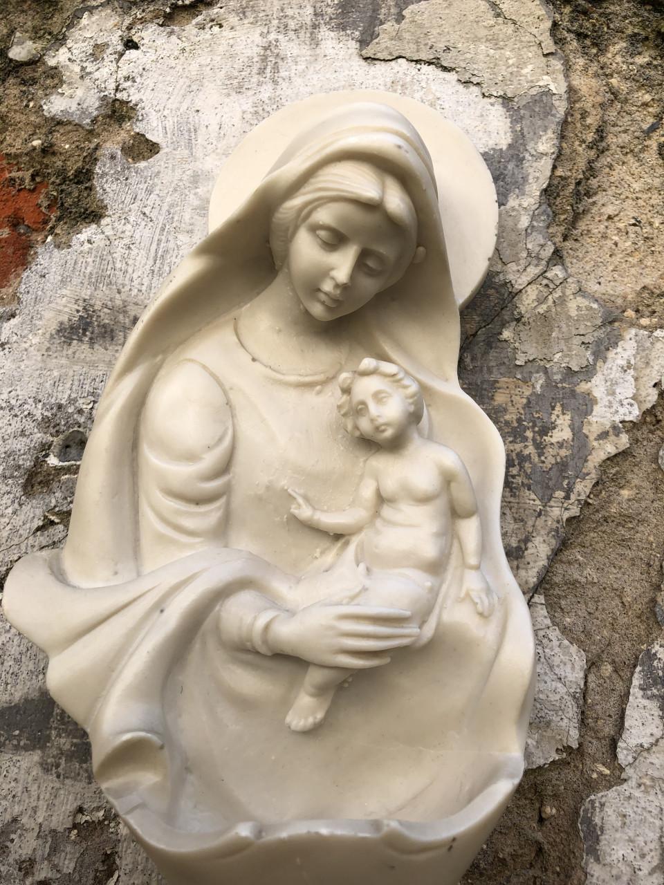 Zeer mooie brocante heilige hanger met Maria en kind