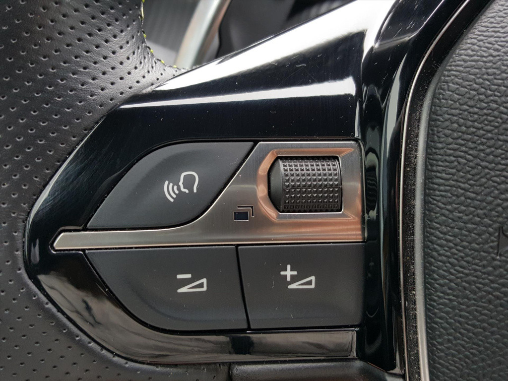 Peugeot 208 gt 1.2 puretech 100pk (vol)automaat (eat8) | navigatie 3d cockp