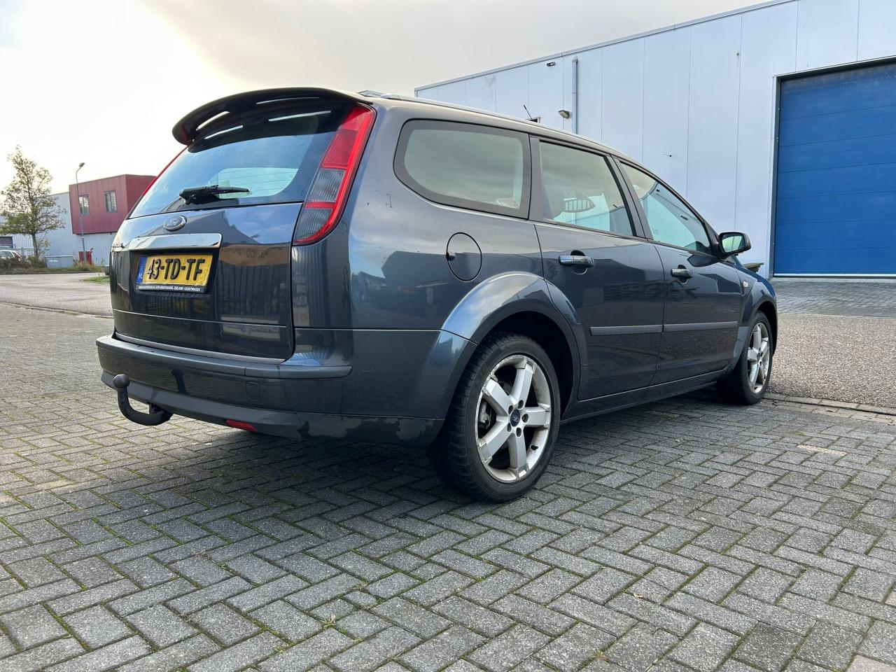 Ford Focus Wagon 1.6-16V Futura In de opties!