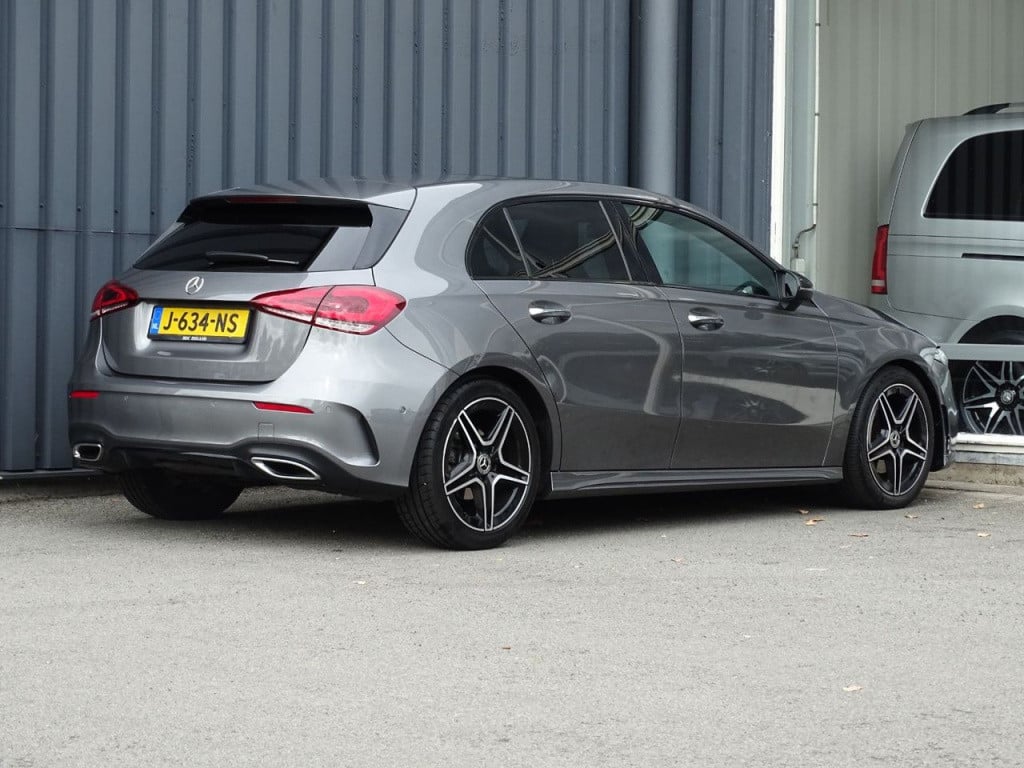 Mercedes-Benz A-Klasse 180 business solution amg | pano | led | el trekhaak