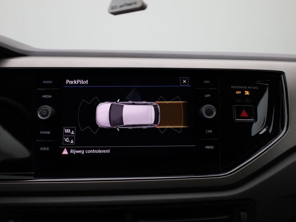 Volkswagen Polo 1.0 tsi comfortline business | parkeer sensoren | navigatie