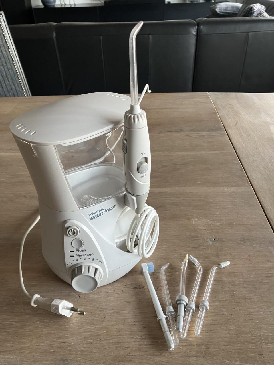 Waterflosser voor gebitsreiniging