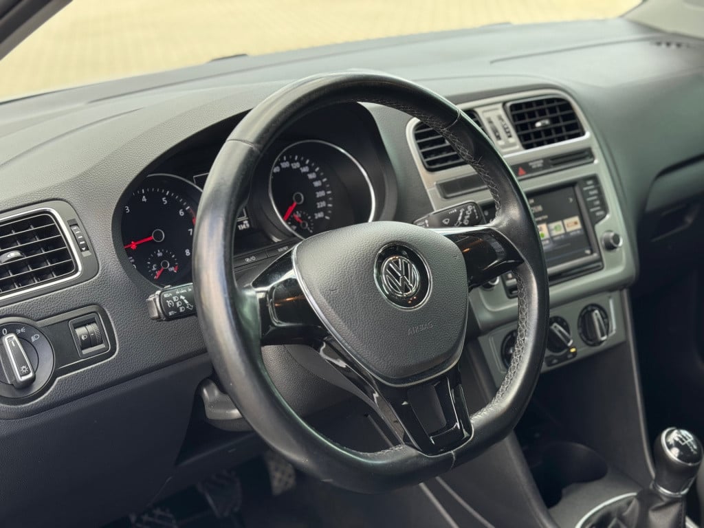 Volkswagen Polo 1.0 bluemotion * cruise control * navigatie * nap