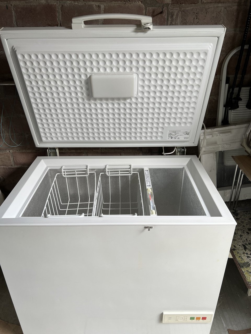 Siemens vrieskist vriezer 198 liter klasse A+ als nieuw schoon en 2 mandjes