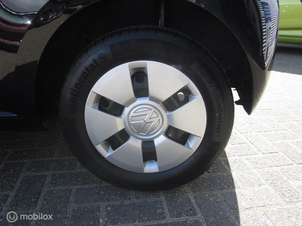 Volkswagen UP! 1.0 move up! airco/stuurbekr/nieuwe apk/nap/goedkoop rijden!
