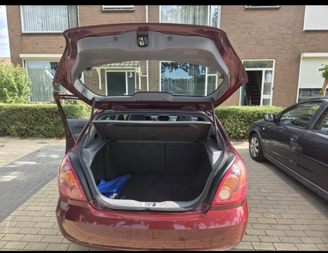 Nissan  Almera 1.5 5D 2003
