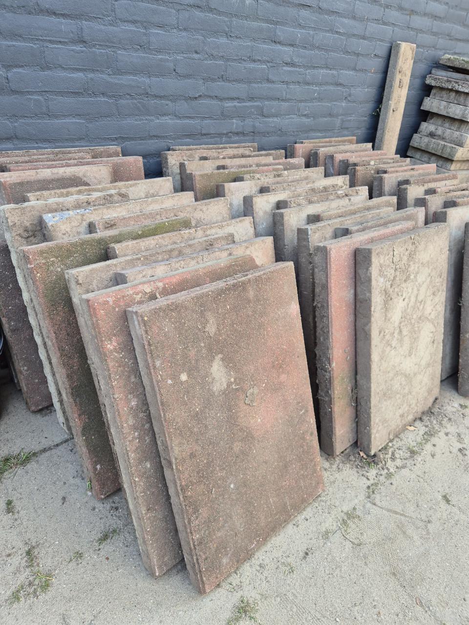 Gratis af te halen: Tuintegels 60x40cm