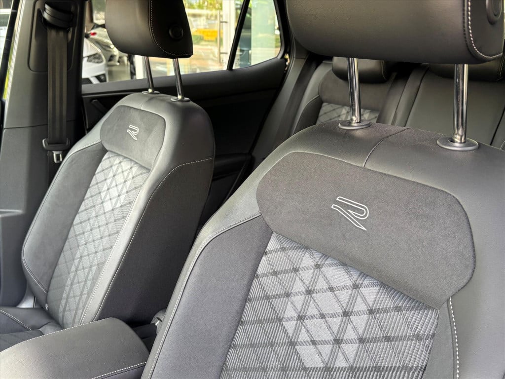 Volkswagen T-cross 1.5 tsi 150pk dsg-7 r-line| trekhaak| camera|navi| uniek