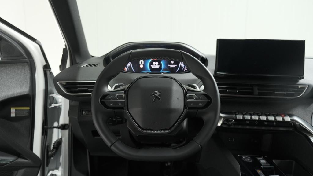 Peugeot 5008 puretech 130 eat8 allure pack business | trekhaak | elektronis