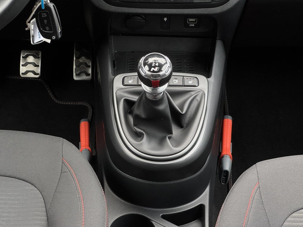 Hyundai I 10 1.0 t-gdi n line 5-zits | navigatie | camera | stuur- + stoelv