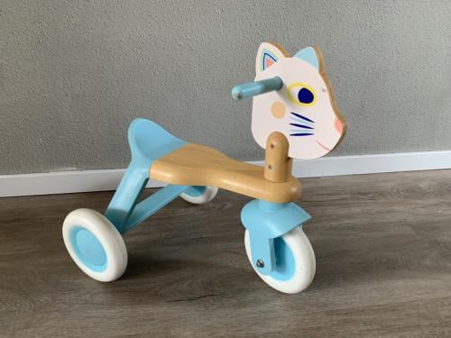Houten loopfietsje
