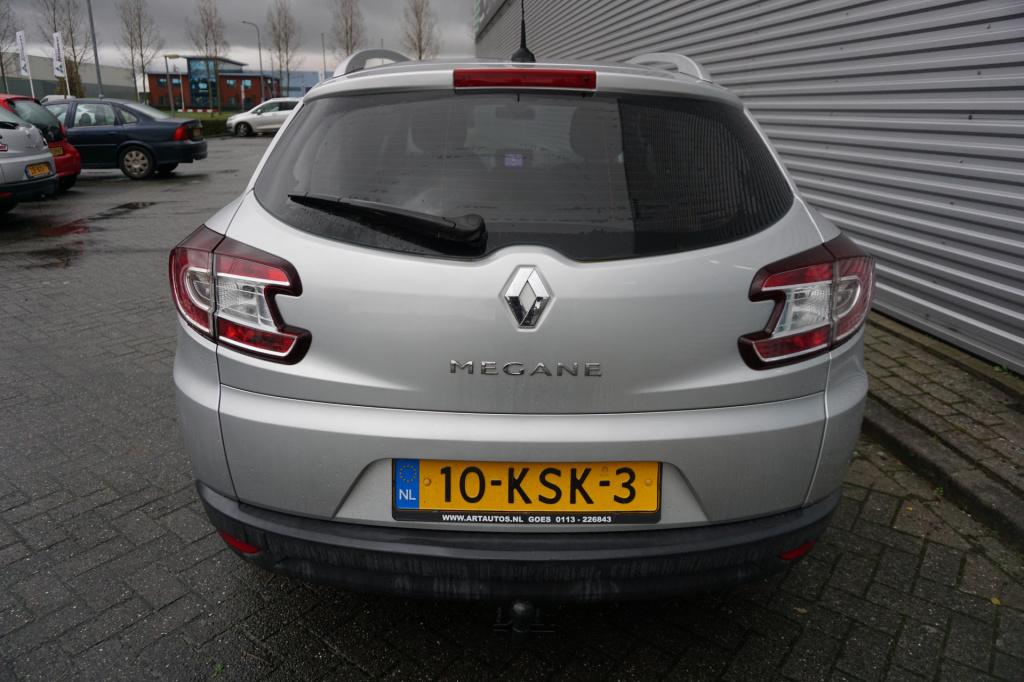 Renault Megane 1.6 dynamique navi / cruise / climate / trekhaak / lm velgen