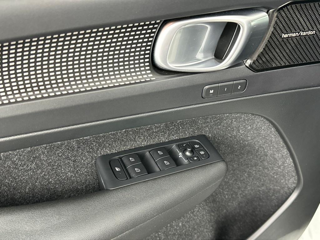 Volvo XC40 1.5 t3 r-design | 360 | electr. stoelen | harman kardon | parkee