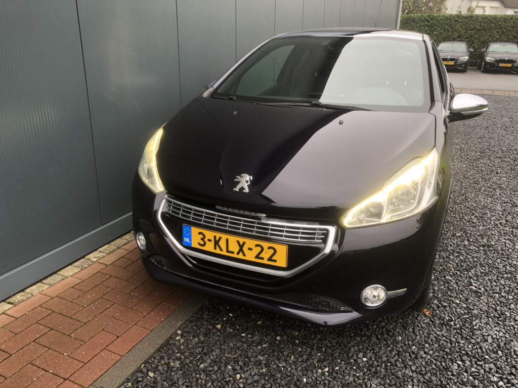 Peugeot 208 1.6 vti 120pk panoramdak 3-drs