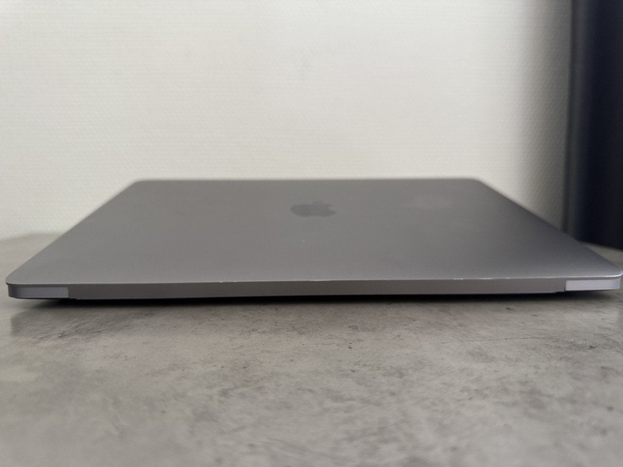 Apple Macbook Pro 13" 2020 Touch Bar - Intel i5 - 16GB/256GB