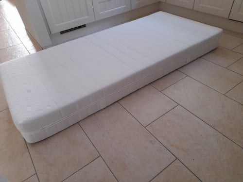 1 persoons matras 90 x 200 x 19 dik (z.g.a.n.)