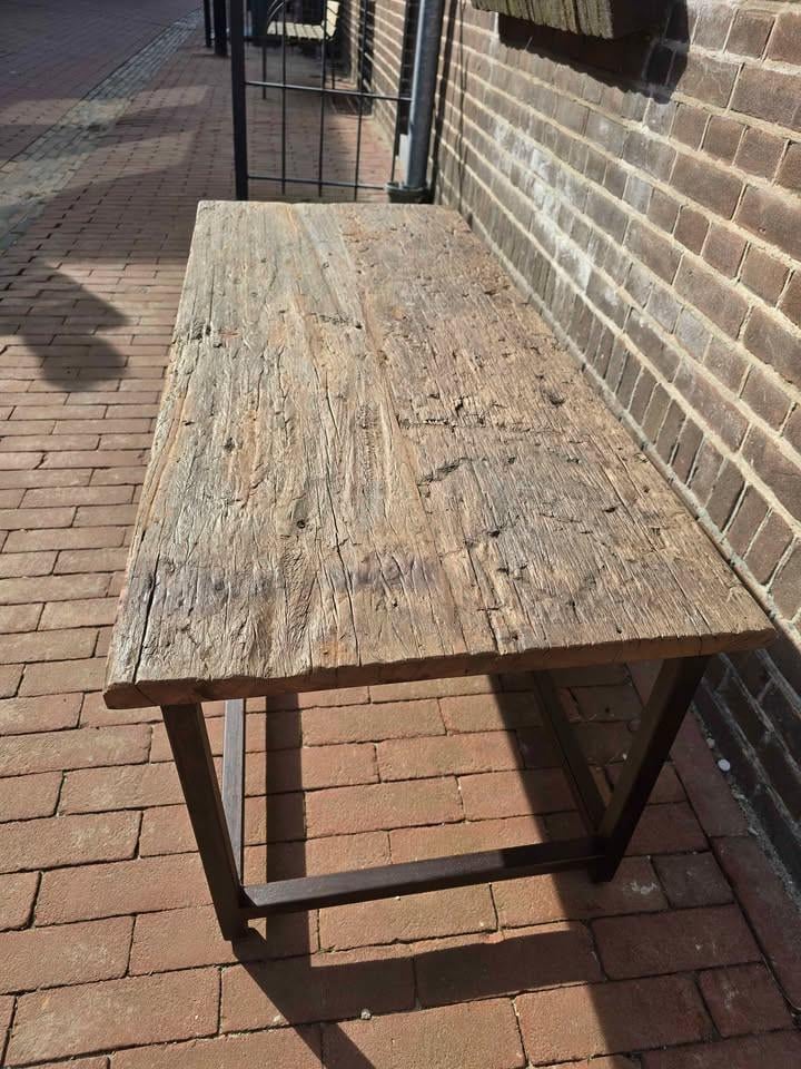 NACHTKASTJES OLD WOOD MAAR OOK ANDERE ITEMS ZOALS TAFELS, STOELEN, KASTEN,