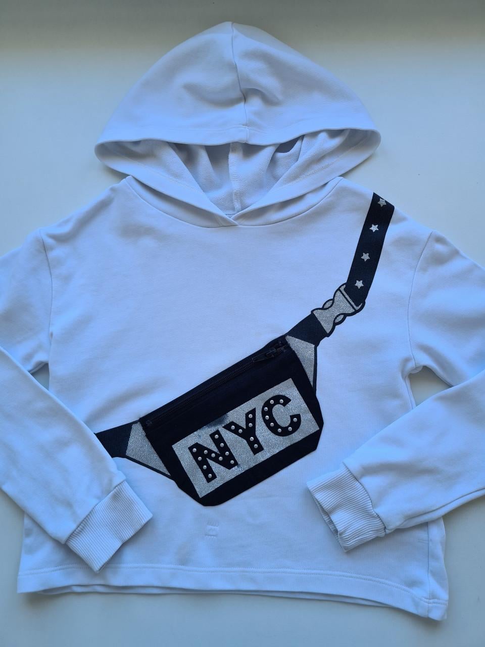 Witte hoodie met capuchon en afbeelding tasje met glitters mt 134-140