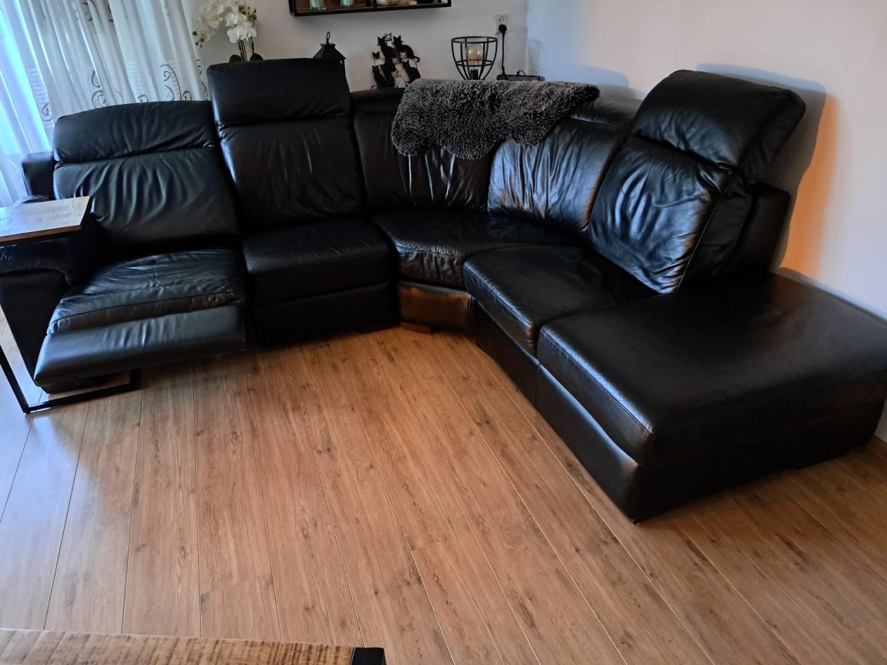 Zwart leren hoekbank
