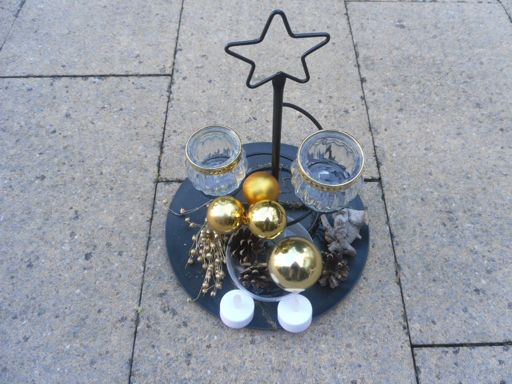 BANENENDOOS KERSTSPULLEN + 2 KERSTKRANZEN  ENZ