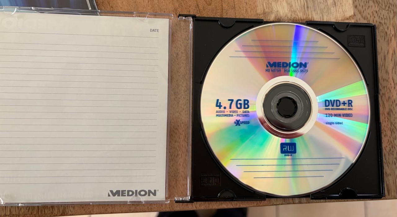 DRIE BESCHRIJFBARE DVD. GRATIS