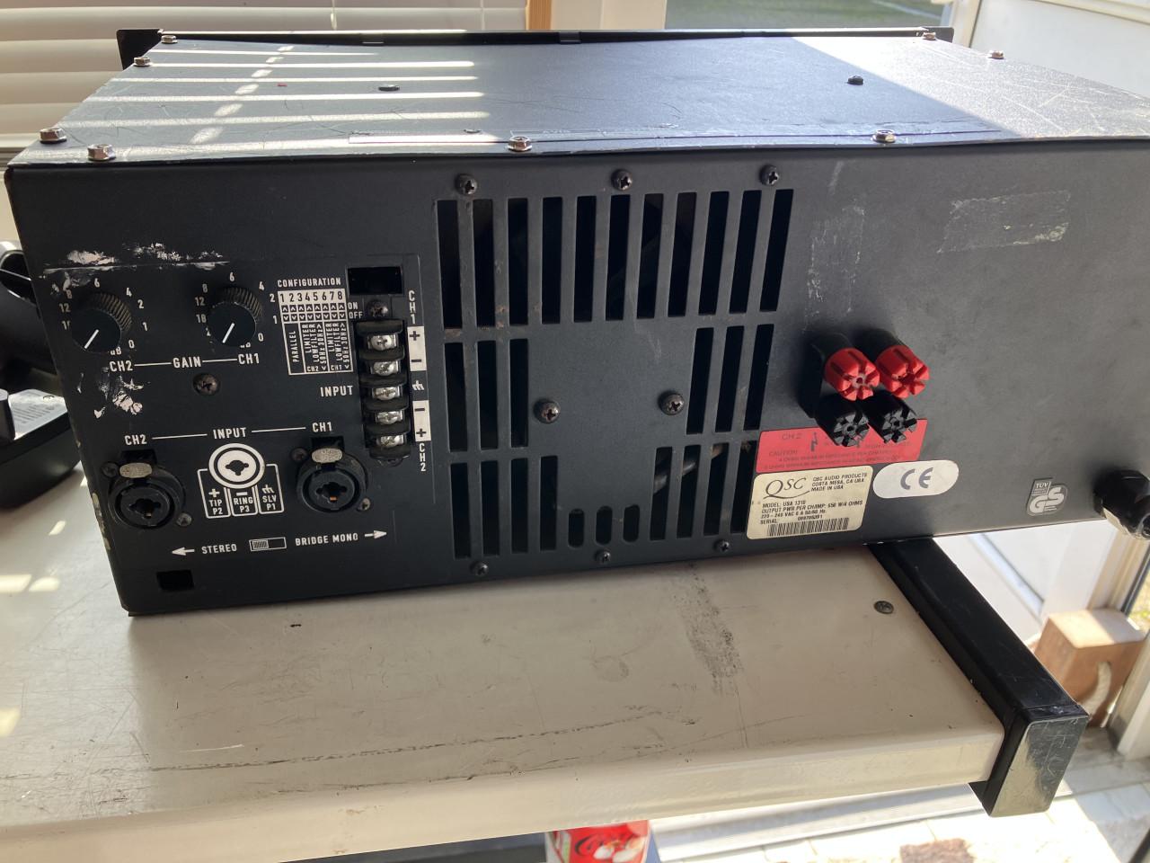 QSC USA 1310 amplifier 2x1000 Watt voor opmaak of onderdelen