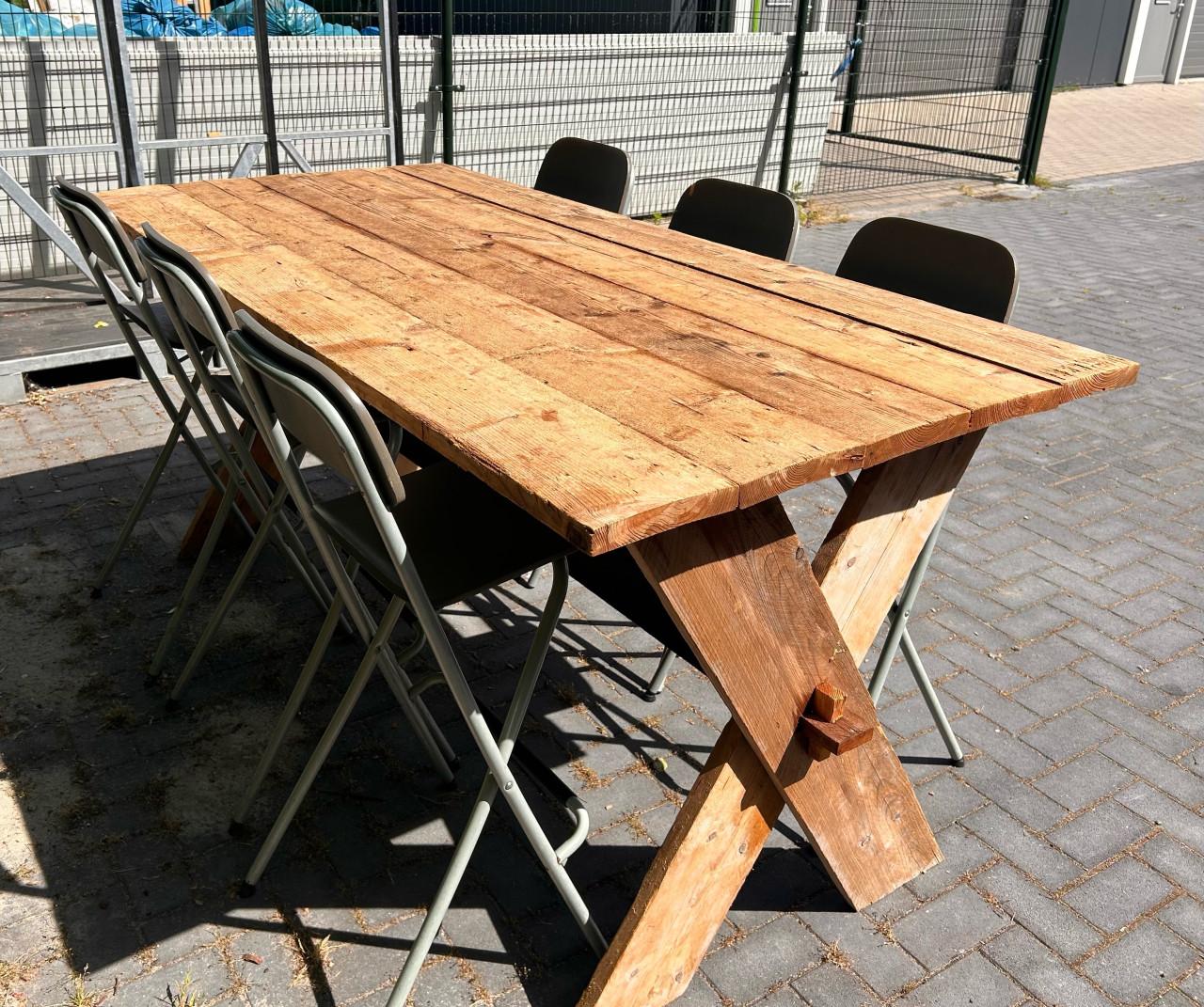 Industriële bartafel / werktafel 200 cm + 6 hoge stoelen – €150