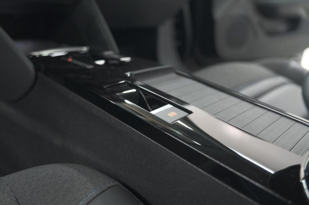 Citroen C4 puretech 130 eat8 shine | camera | head-up display | parkeersens