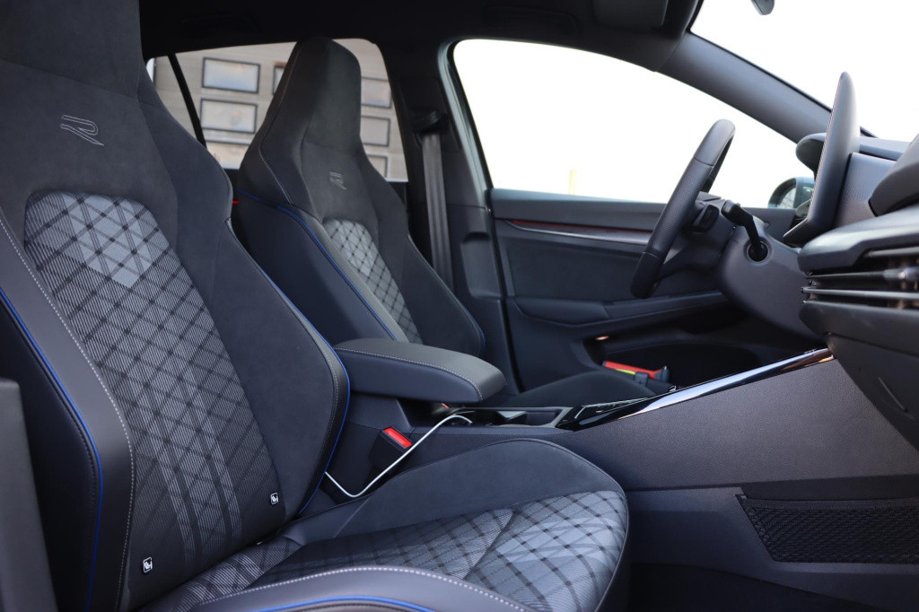 Volkswagen Golf variant 1.5 etsi r-line edition 115pk dsg7