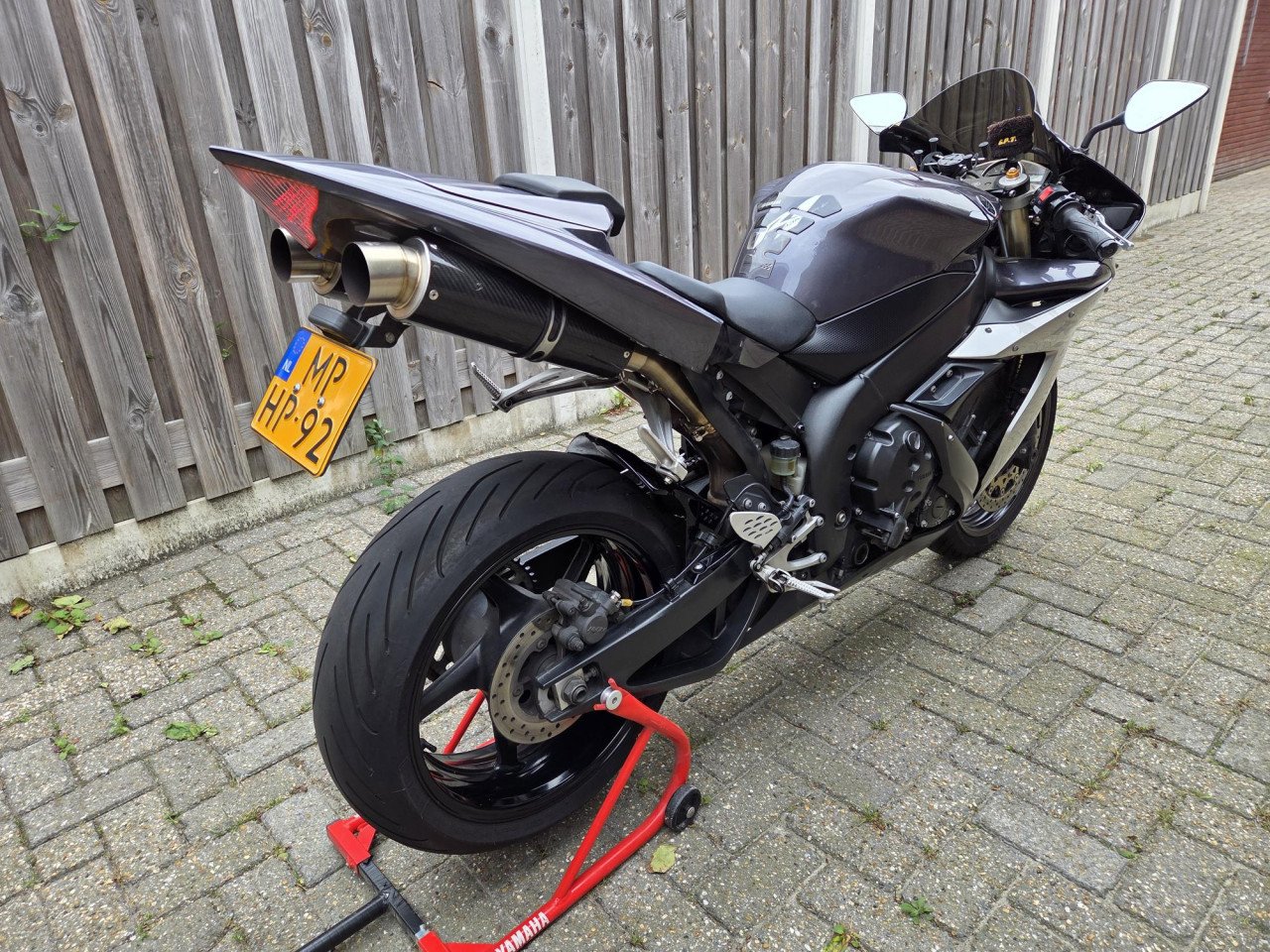 Yamaha YZF R1