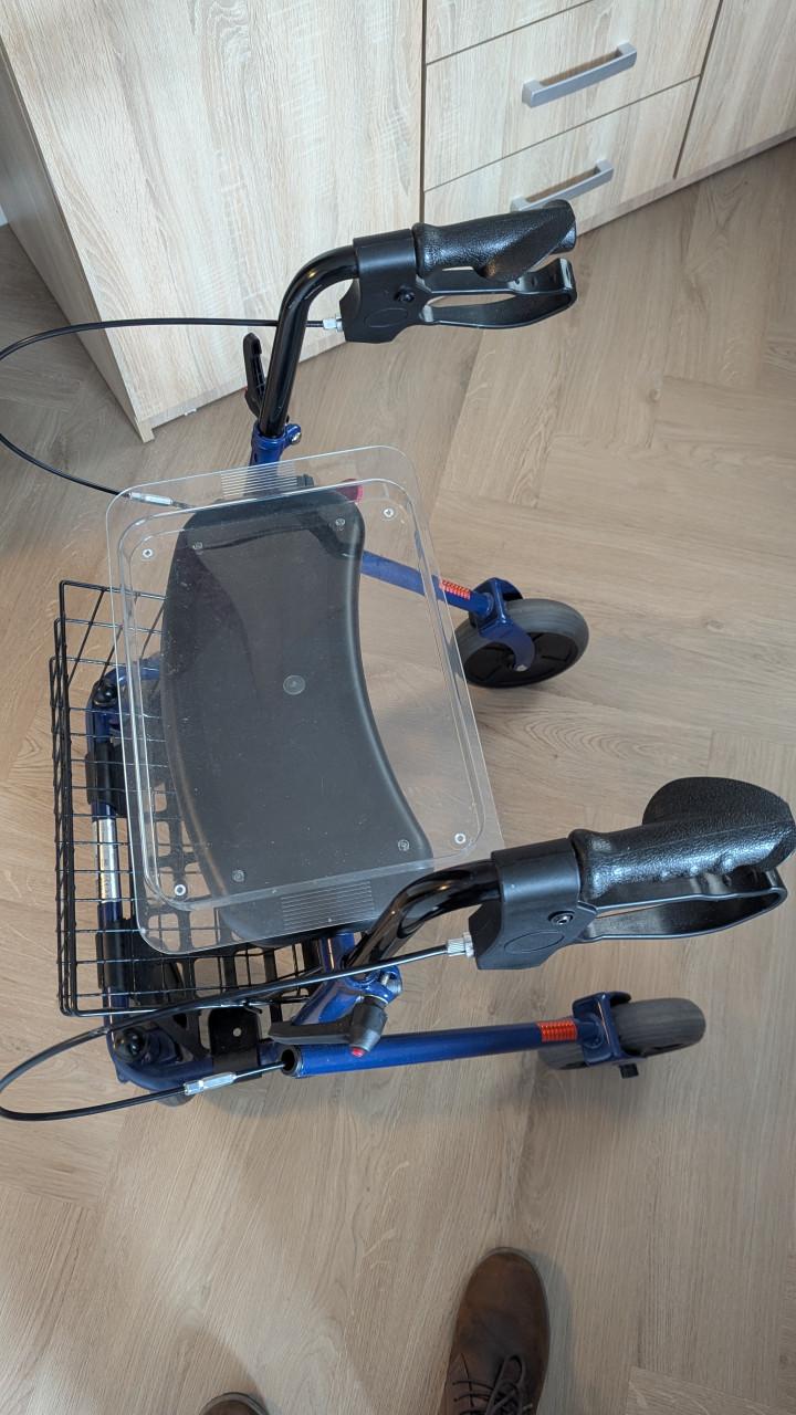 Rollator met dienbld