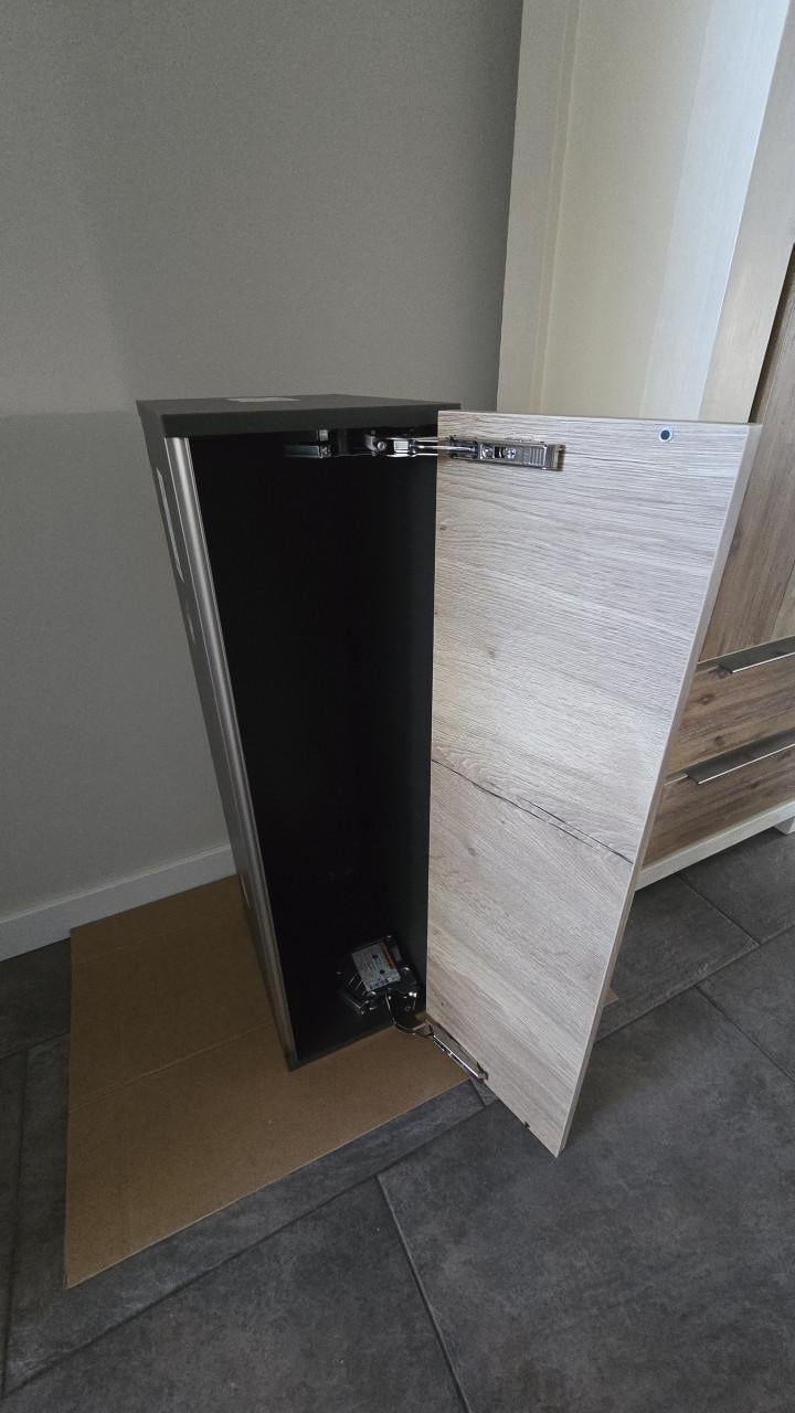 2 splinternieuwe klepkasten bruijnzeel