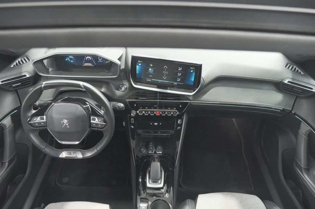 Peugeot E-2008 ev gt pack 50 kwh | panoramadak | camera | adaptieve cruise 