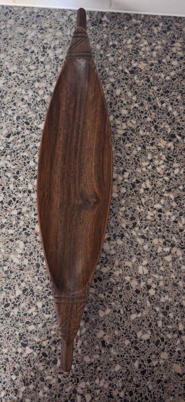 Afrikaanse lange houten schalen