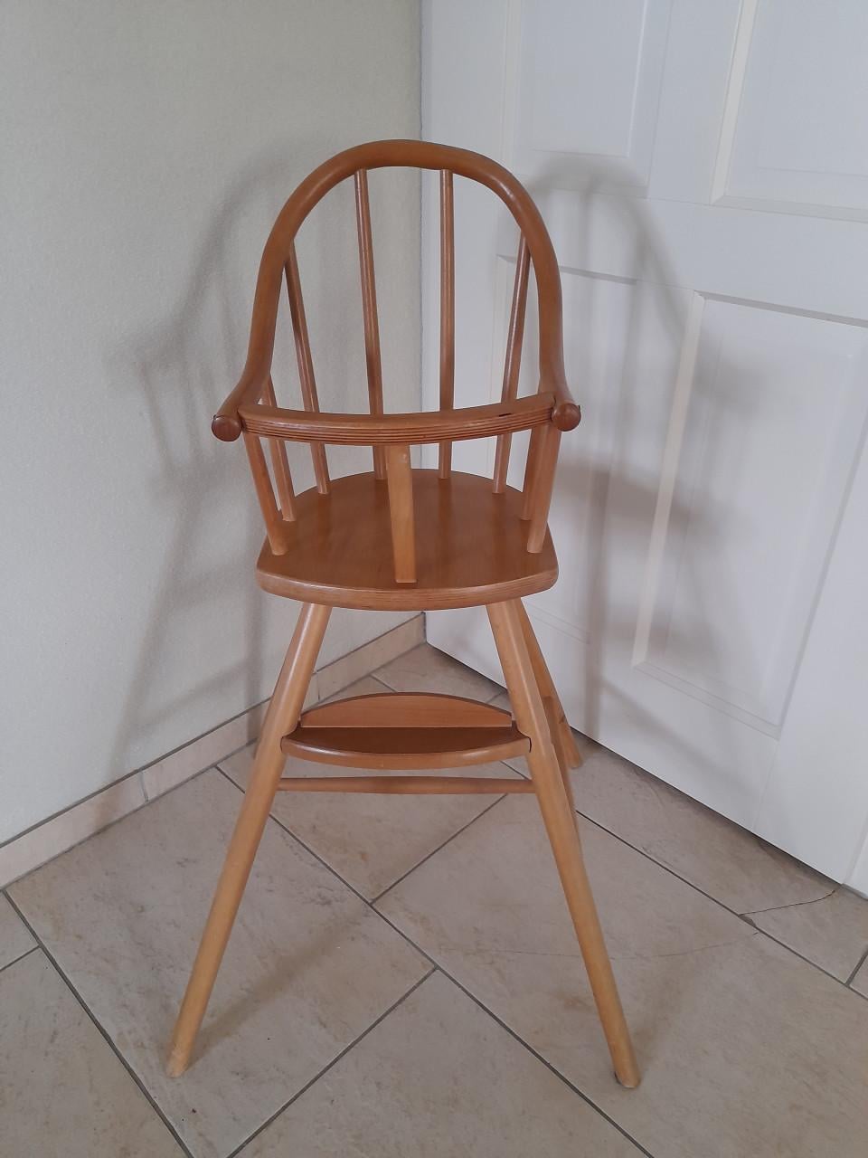 Houten kinderstoel (in goede staat )