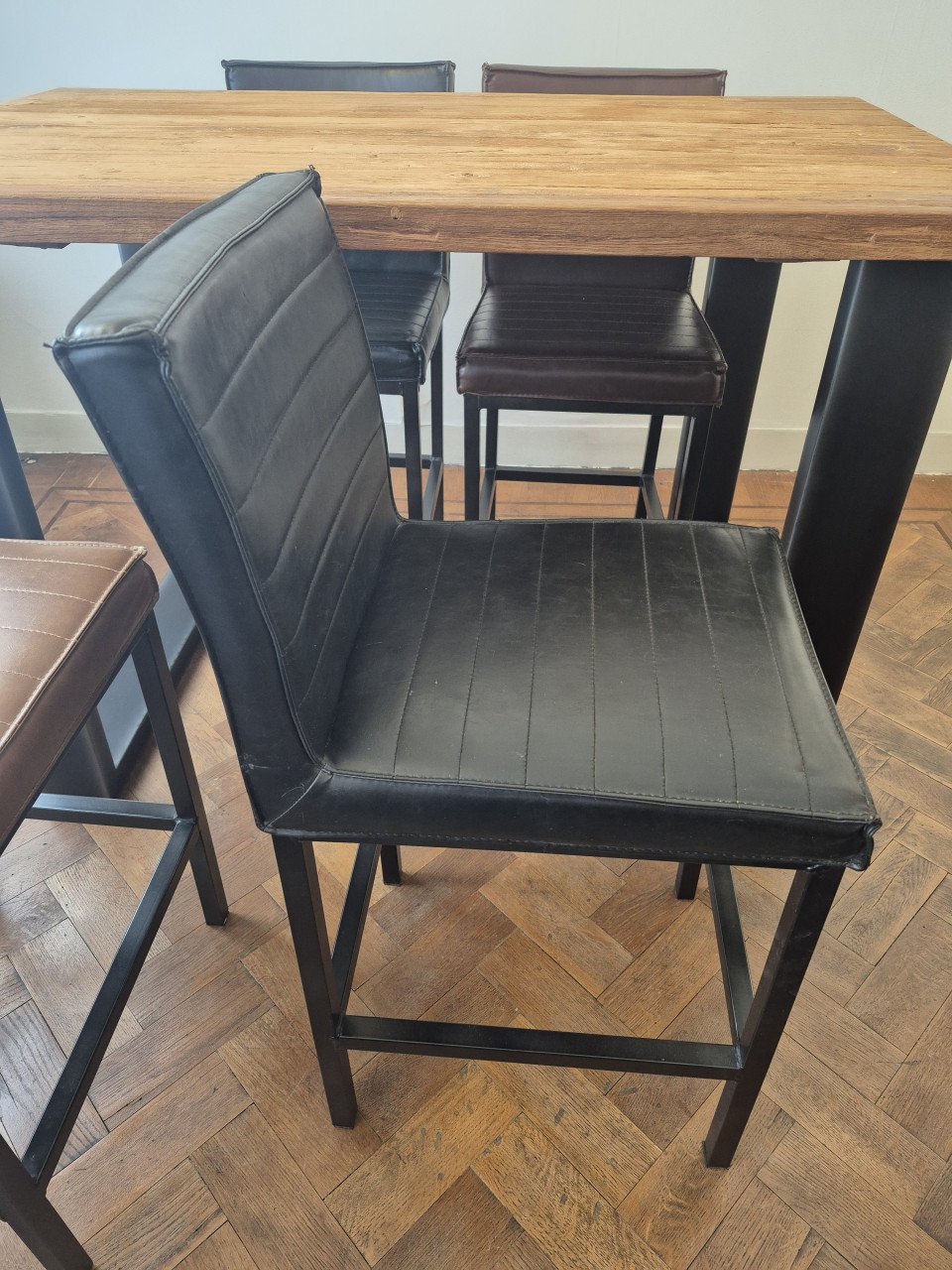 Romaro industrieel bartafel met 4 barkruk stoelen teakhout