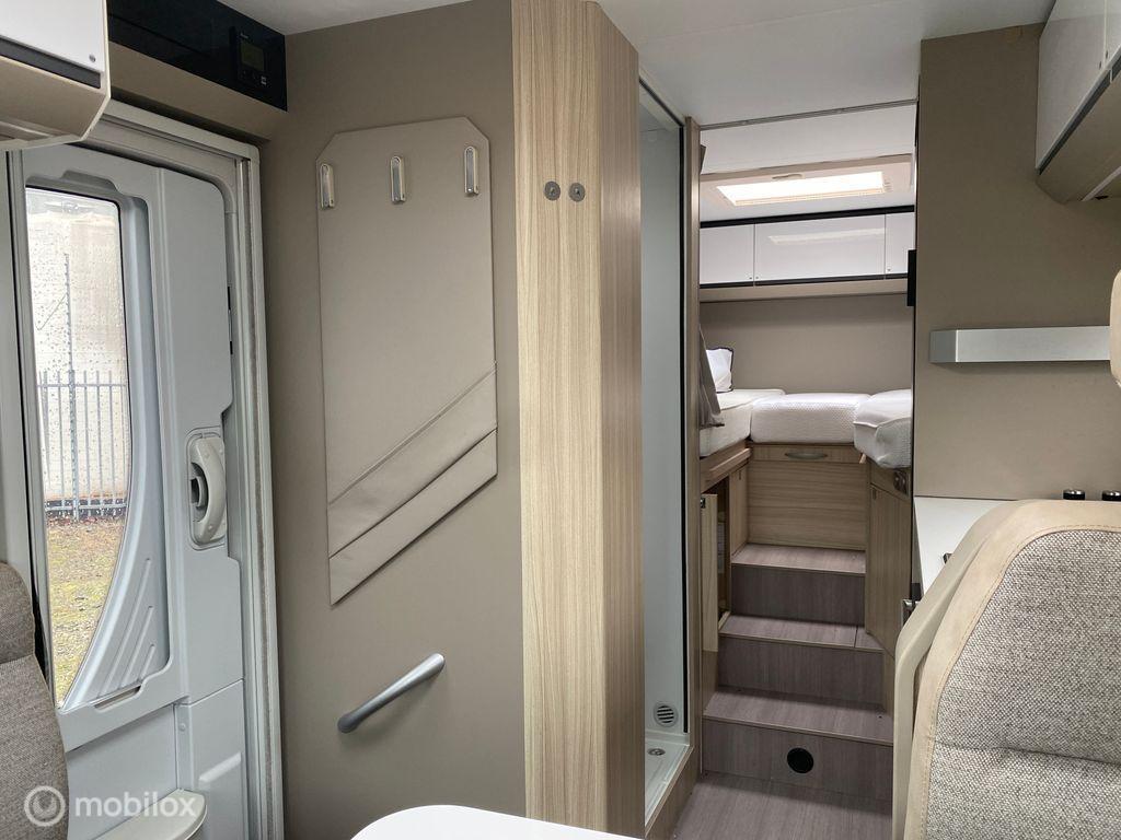 Adria Onbekend compact dl