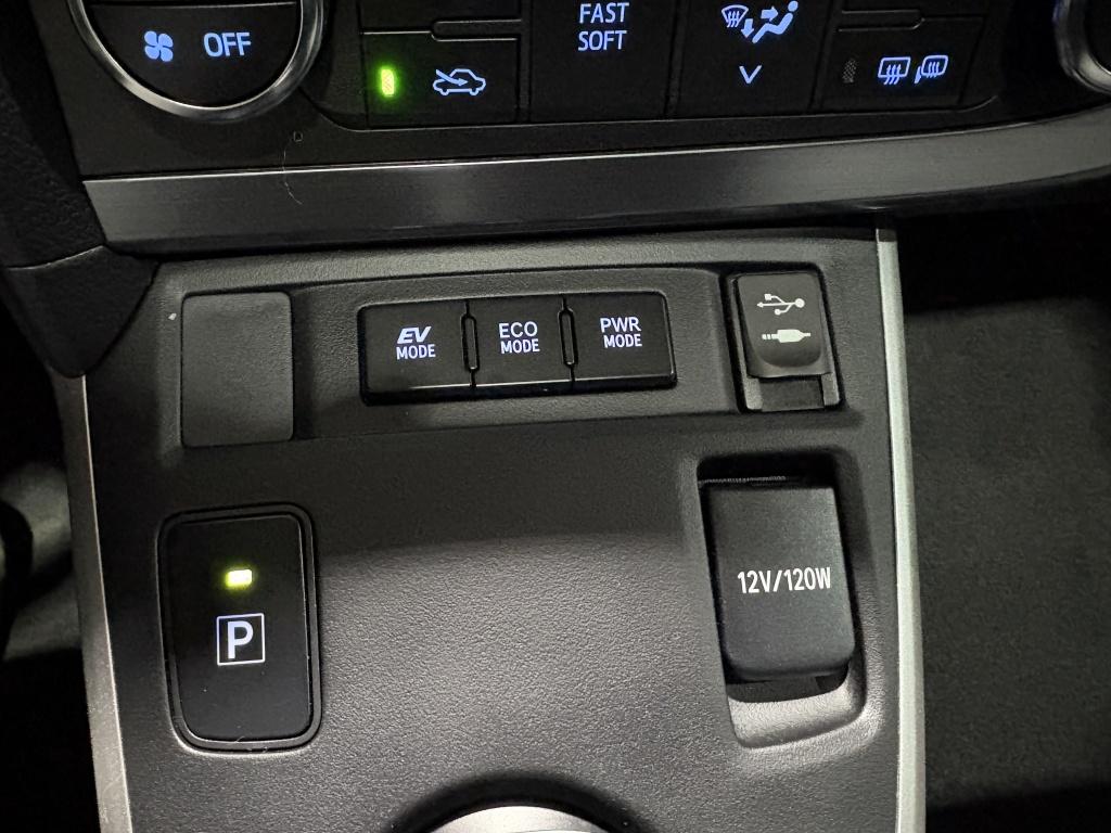 Toyota Auris 1.8 hybrid lease | panodak | navi | camera |