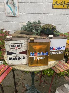 Oude Mobil olieblikken