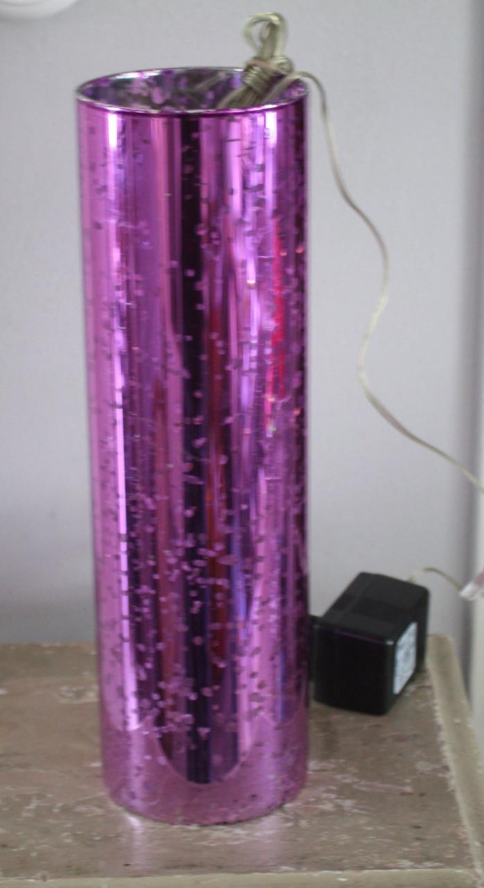 Paarse glazen vaas met verlichting