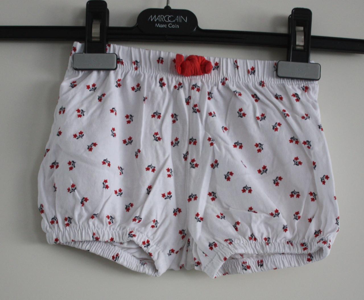 Wit met bloemetjes broekje  maat 86