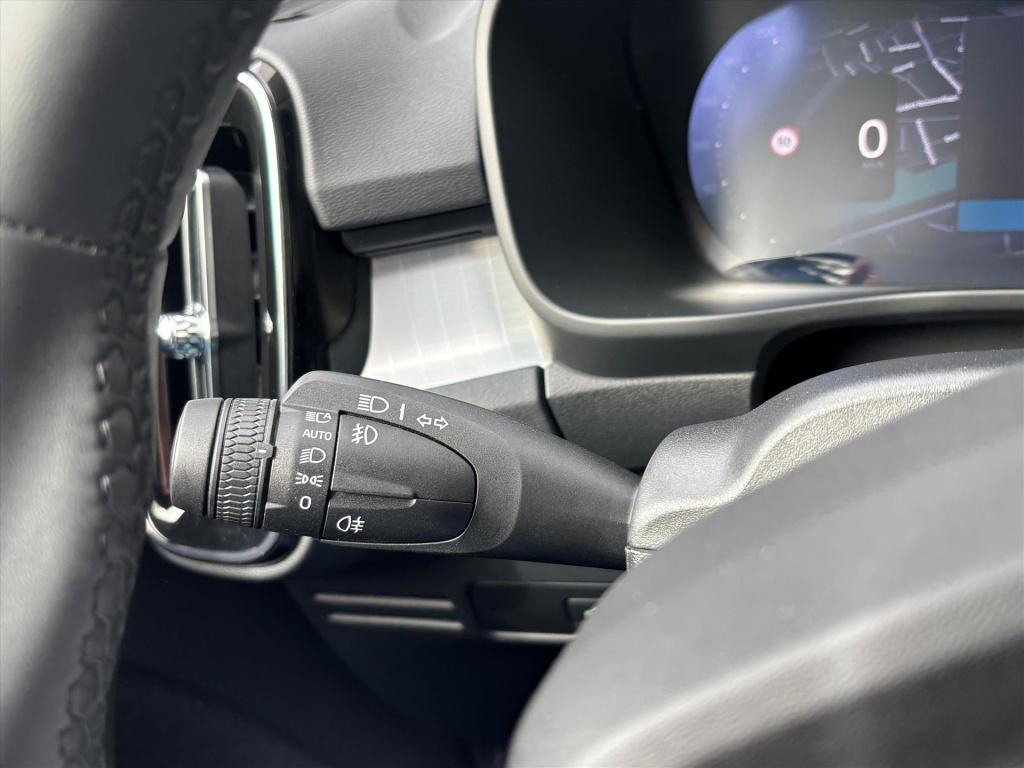 Volvo XC40 2.0 b4 b4 plus dark|stuur-stoel voorruitverwarm|blis| trekhaak| 