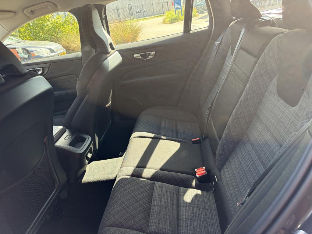 Volvo V60 2.0 b3 essential edition | trekhaak | winterpack