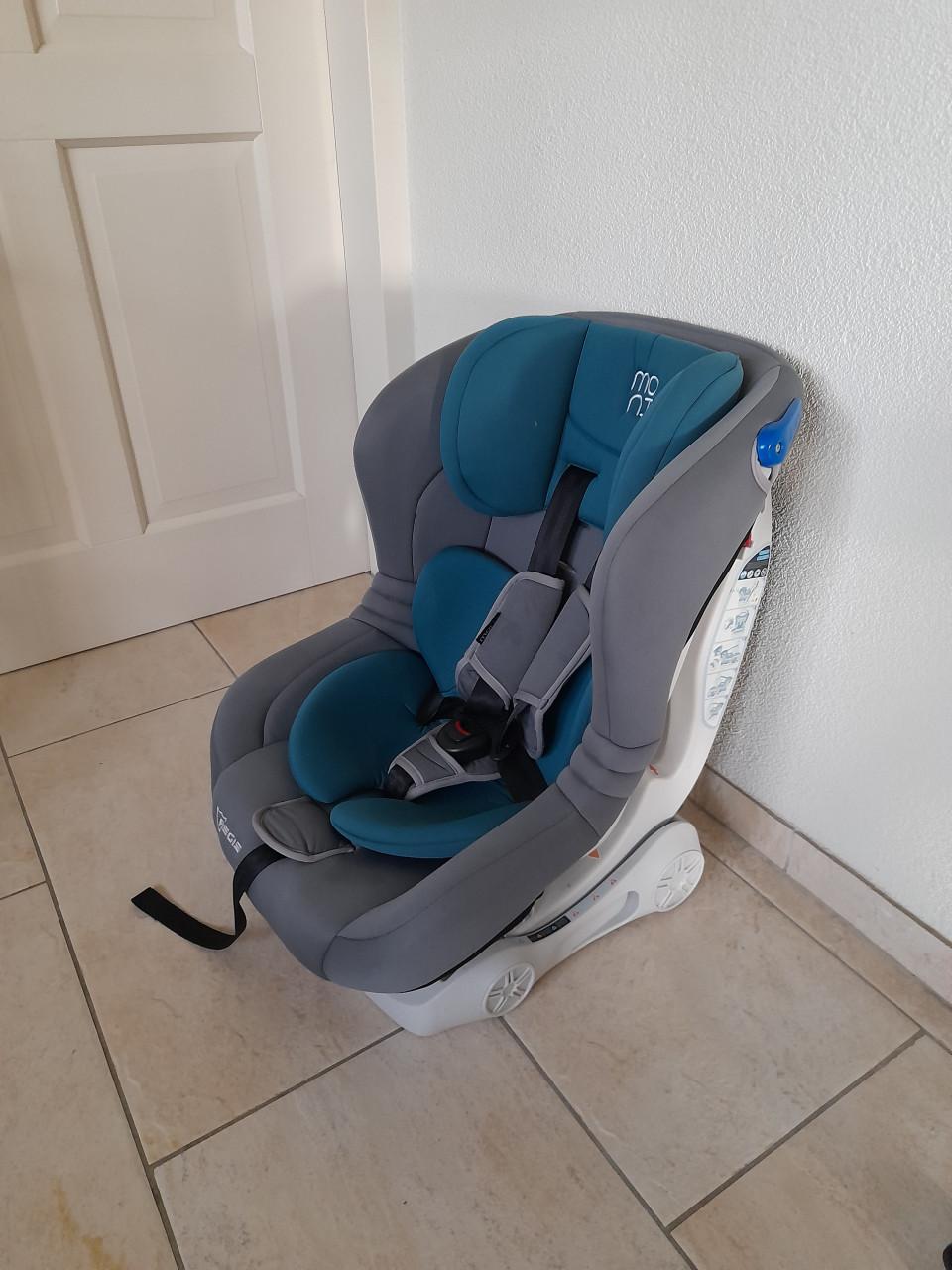 Autostoel  0 / 18 kg (in goede nette staat )