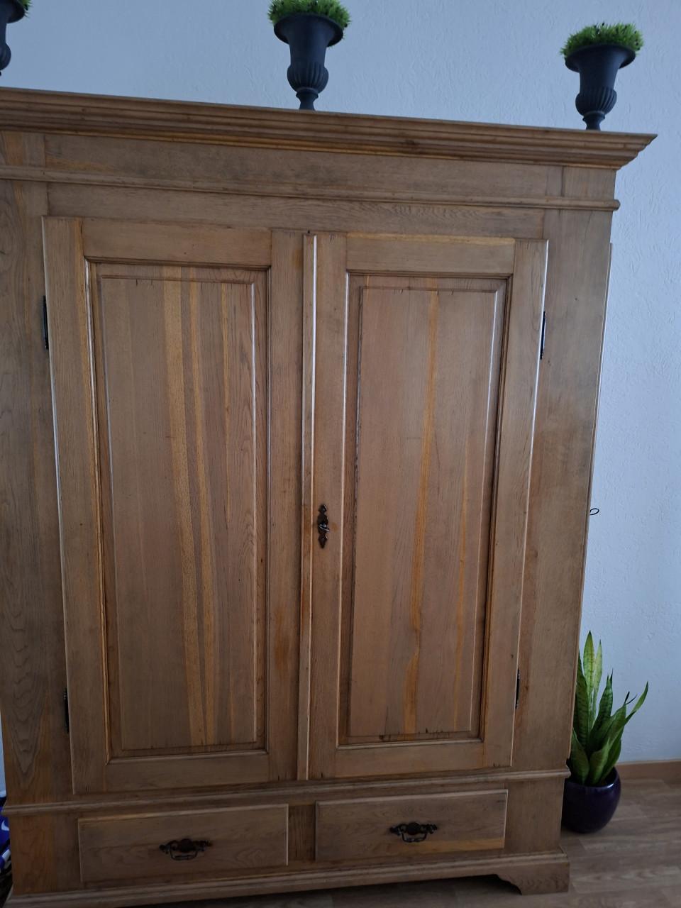 Mooie zwaren Eiken kast