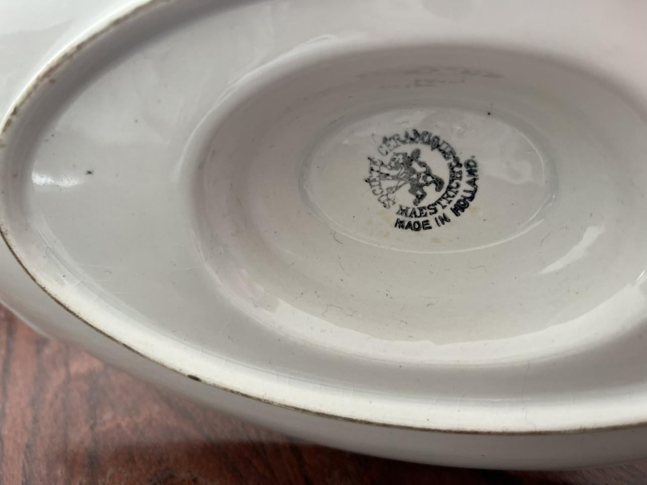 Maastrichts aardewerk Petrus Ragout en Société Céramique Maastricht.