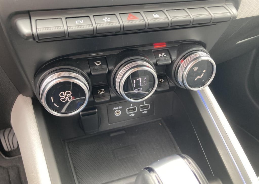 Renault Clio 1.6 e-tech hybrid 140 serie limitee e-tech